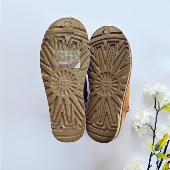 UGG Women’s Classic Ultra Mini Chestnut Boots - Picture 9 of 11